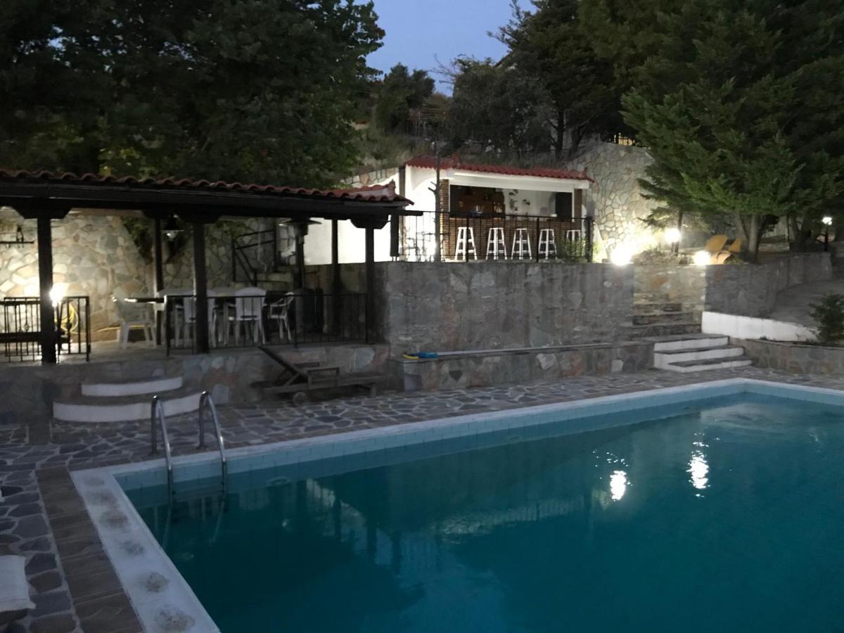 Maroudia Villa *